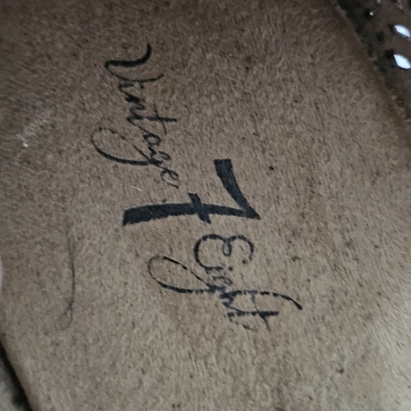 Vintage 7 Eight Carcy Tan Faux Leather Perforated Flats Size 10 - Picture 7 of 8